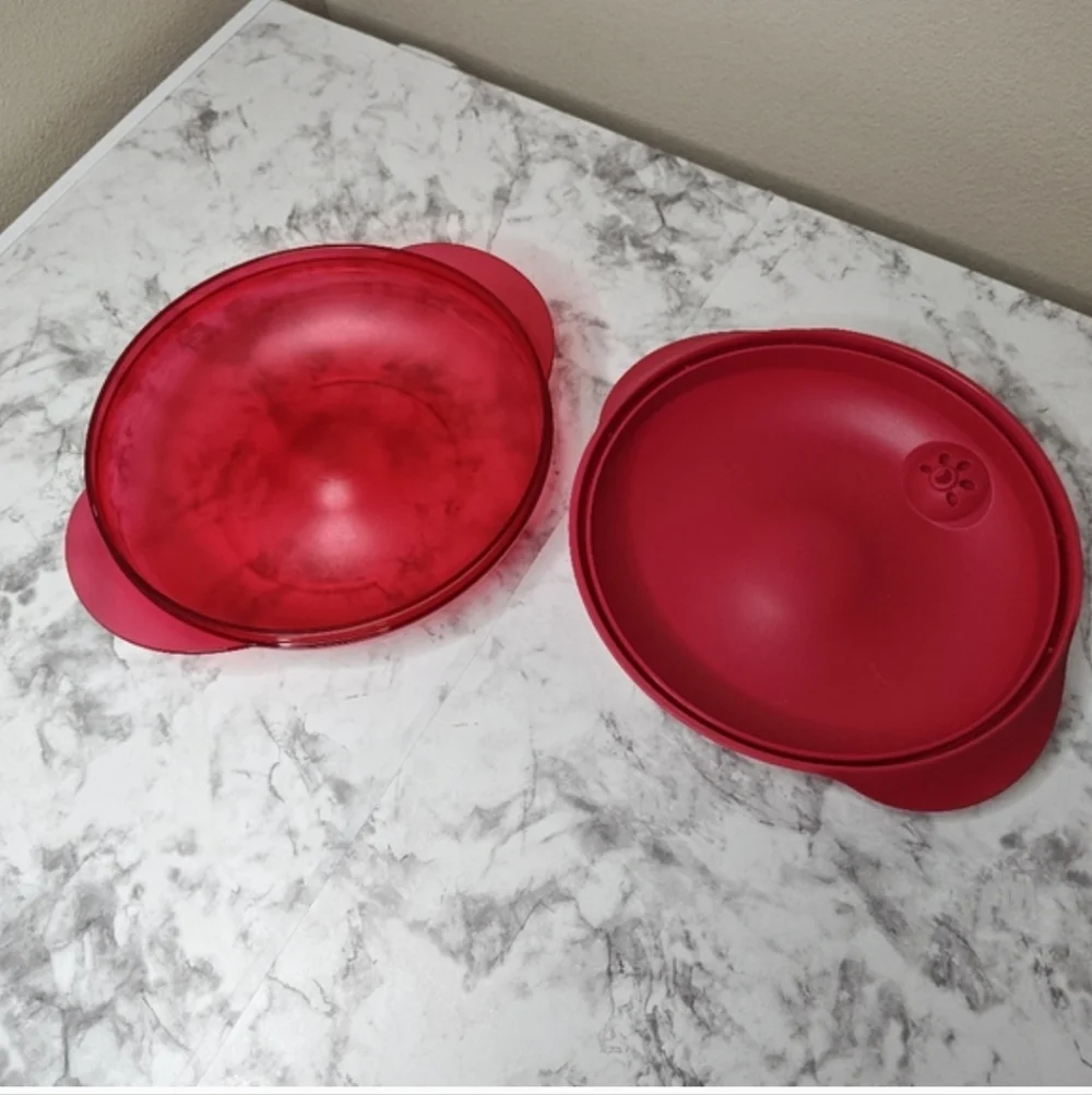Vintage Red Tupperware 0.7L Microwave Steam Vent Bowl Round
